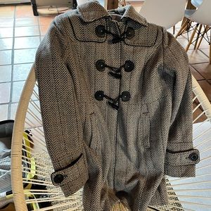 Vintage houndstooth pea coat! Fully lined, elastic button closures